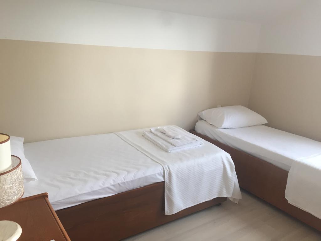 Klas Otel Si̇Le Şile Bilik gambar